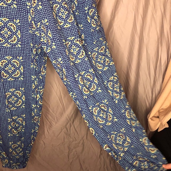 FUN flows pants !! - Picture 2 of 3